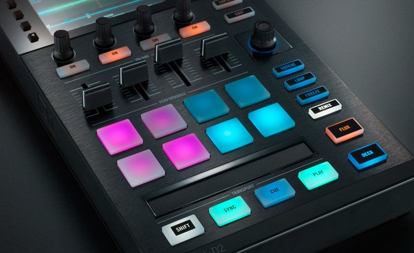 img-ce-gallery-traktor_kontrol_d2_01_intro_gallery_4-1e3a440c1f627e9a051ad15d5a7ec974-d