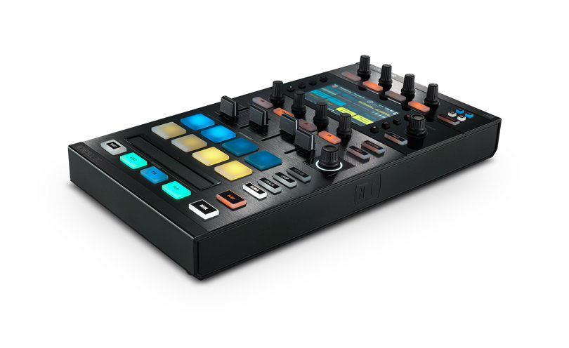 img-ce-gallery-traktor_kontrol_d2_01_intro_gallery_1-f6186570468ae6ec589ee6bb90a0178e-d