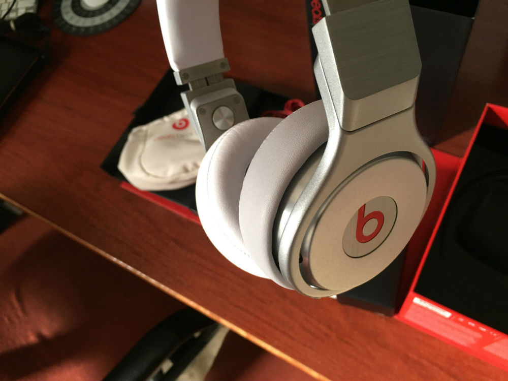 AURICULARES BEATS PRO BLANCOS IMPOLUTOS (3)